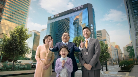 IBK기업은행(www.ibk.co.kr, 은행장 조준희)은 방송인 송해씨와 광고모델 계약을 1년 연장하고, 새로운 TV 광고 ‘국민 모두의 은행-고객편’을 선보인다고 3일 밝혔다.