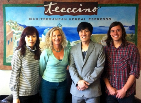 미국 캘리포니아 본사에서 티치노 CEO(왼쪽 2번째)와 팻박스 스태프들