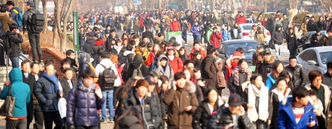 건국대학교(총장 송희영)는 8일 2013학년도 편입학 모집을 위한 기초학업능력고사를 서울 광진구 능동로 건국대 서울캠퍼스와 건국대사범대학부속고등학교, 세종대학교 등 176개 고사장에서 실시했다.
