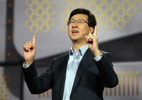 미국 라스베가스에서 개최된 CES 2013에서 삼성전자 우남성 사장이 "가능성의 실현"이라는 주제로 기조연설을 하고 있다.