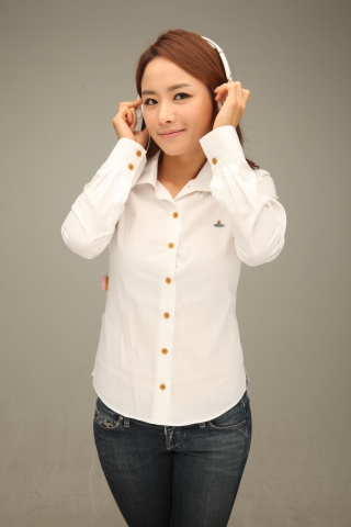 이지수능교육과 동영상 강의를 서비스하는 레이나 강사.