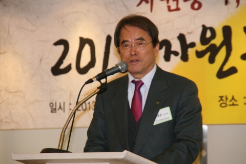 인사말하는 이제훈 상임대표