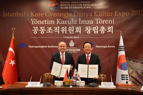 The launching of the Organizing Committee for the Istanbul-Gyeongju Durya Kultur Expo was held at 5 p.m. Jan. 17(Istanbul Time) at the City Hall of Istanbul. The Co-chairmen  Kadir Topbas, Mayor of Istanbul, and Kim Kwan-yong, Governor of Gyeongsangbuk-Do Province of South Korea.