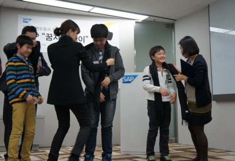 SAP 코리아는 지난 22일 서울시 강남구 도곡동 SAP 사무실에서 임직원 자녀들이 미래의 꿈과 희망을 발표하는 ‘꿈자랑 삼족오데이’ 행사를 가졌다.