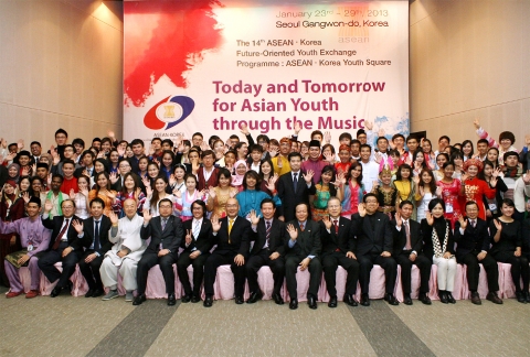 한국청소년단체협의회와 외교통상부와 ASEAN의 후원으로 개최한 제14회 한아세안 청소년교류 행사의 개막식이 1.23일 국제청소년센터에서 주한외교사절과 청소년기관단체장, 각국 참가자 등 130여명 참가한 가운데 열렸다.