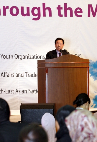 한국청소년단체협의회와 외교통상부와 ASEAN의 후원으로 개최한 제14회 한아세안 청소년교류 행사의 개막식이 1.23일 국제청소년센터에서 열린 가운데, 차광선 한국청소년단체협의회 회장이 축사를 하고 있다.