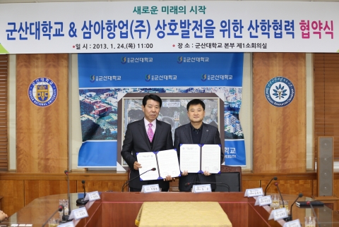 좌/삼아항업 박팔용대표이사, 우 군산대 최윤산학협력단장