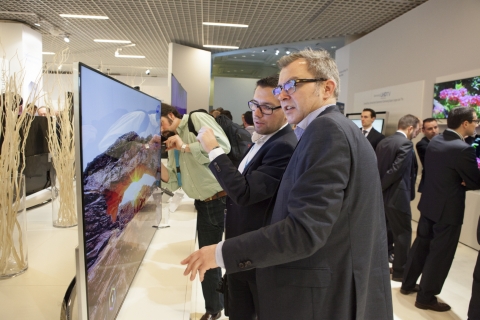 삼성구주포럼에 전시된 스마트TV F8000