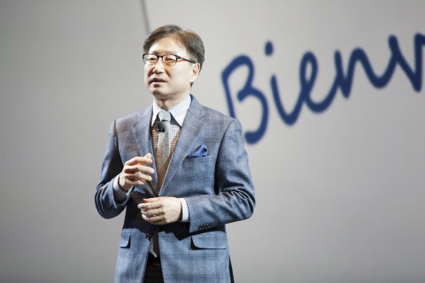 4일(현지시간), 모나코 몬테카를로에서 개최된 삼성구주포럼에서 CE부문 윤부근 사장이 삼성전자의 혁신 제품들과 유럽시장에서의 비전을 설명하고 있다.
