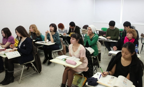 동명대에서의 모스크바대학생 한국문화체험 장면