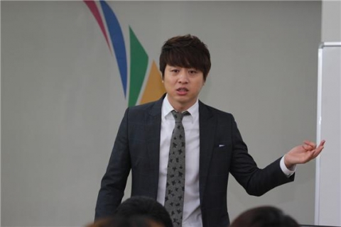 상무에서 교수로! 파격변신한 유상무