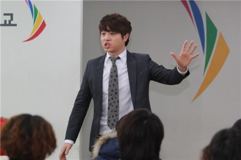 열정적으로 강의중인 유상무