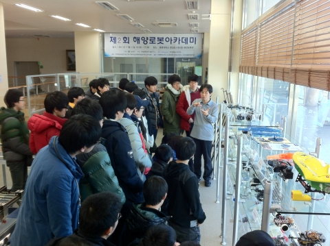 동명대 해양로봇관 체험장면