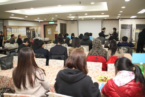 사단법인 함께하는 사랑밭은 어려운 환경에서도 열심히 공부하는 학생들에게 사랑의 교복나눔 지원 행사를 2월 20일 열었다.