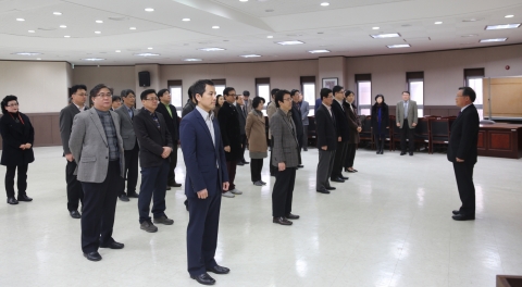 군산대학교는 26일(화) 군산대학교 황룡문화관 2층 대회의실에서 취업 우수학과 및 취업률 향상학과에 대한 포상식을 개최했다.