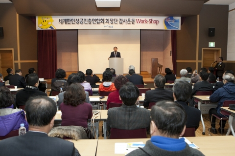 25일 구룡포 감사연수원에서 박승호 시장이 세총 회장단 앞에서 감사운동 특강을 하고 있다.