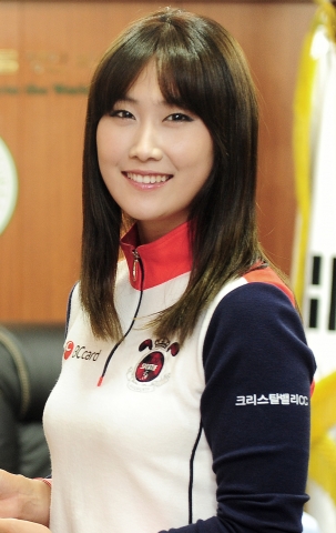 지난 22일 건국대를 졸업한 한국여자프로골프(KLPGA)투어 상금왕 김하늘(24, 골프지도전공, KT) 선수가 대학을 졸업하면서 건국대 후배 학생들을 위한 장학기금으로 1,500만