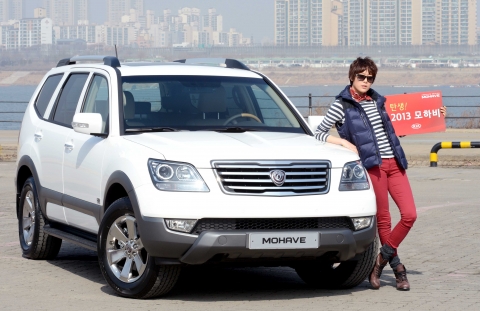 기아차가 출시한 국내 대형 SUV의 최강자인 모하비의 상품성을 강화한 2013년형 모바히