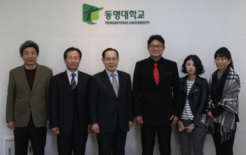 동명대에 동시 합격한 안민범씨 3가족과 설동근 총장
