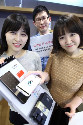 KT는 NFC 스마트폰으로 출입이 가능한 모바일 키 서비스를 게이트맨과 공동으로 개발해 오는 상반기 내 상용화할 예정이다.