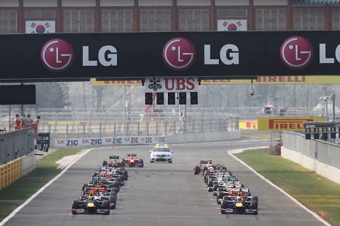 LG전자_2012 F1 한국 그랑프리 ; 작년 10월 전남 영암에서 개최된 ‘2012 F1 한국 그랑프리’에서 자동차 경주장 곳곳에 설치된 LG전자 광고.
