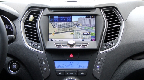 현대엠엔소프트는 정확하고 사실적인 길안내로 운전자들에게 큰 사랑을 받아온 내비게이션 SW ‘지니’를 아이머큐리, 마이스터, 제이씨현 시스템, SD 시스템에서 출시된 3월 신규 내비게이션 모델에 탑재했다고 밝혔다.