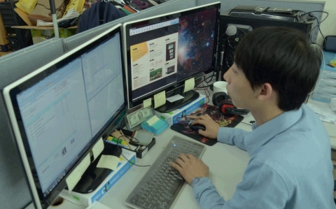 재학중에 창업해 학생들과 자체 개발한 게임앱으로 해외 수출에 나선 동명대 졸업생 창업자 곽봉준씨