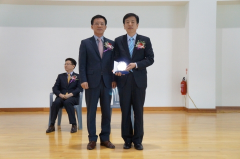 한국폴리텍대학 섬유패션캠퍼스는 대구달구벌로타리클럽으로 부터 감사패를 받았다.