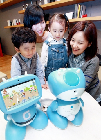 KT는 스마트에듀테인먼트 로봇 ‘키봇2’를 통해 교육과학기술부가 지정한 영•유아 공통 교육과정인 누리과정을 학습할 수 있는 ‘키봇2 에듀 서비스’를 출시했다.