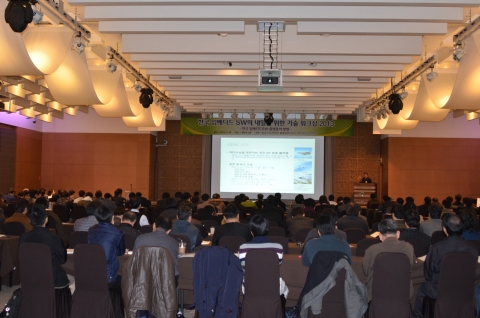 지난 3월 26일(화) 엘타워에서 한국산업기술평가관리원, 한국전자통신연구원, 임베디드SW산업협의회 공동주관으로 ‘한국 임베디드SW의 내일을 위한 기술워크숍 2013’이 200여명이 참석한 가운데 성황리에 개최되었다.