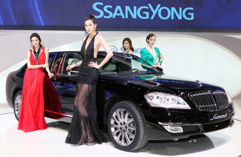 쌍용차, 서울모터쇼에서 ‘체어맨 W Summit’ 공식 출시