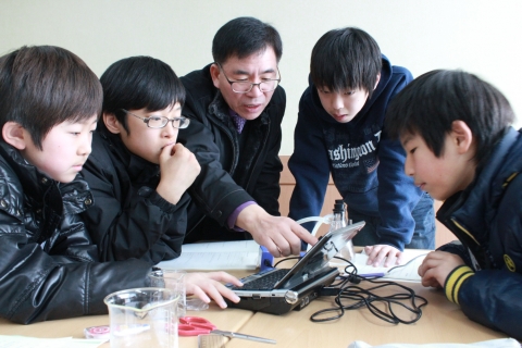 군산대학교 과학영재교육원(원장 유수창)이 한국과학창의재단에서 평가하는 2012 과학영재교육사업 연차평가에서 A등급을 받고, 교육 프로그램의 질적 수준에서는 비사범계열 전국 1위로 