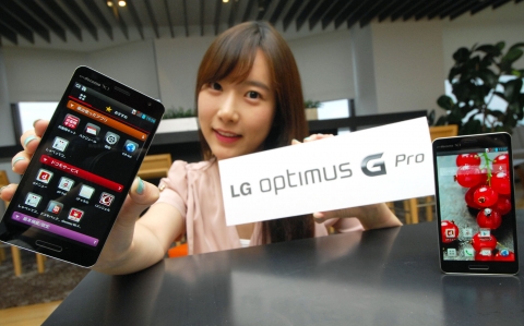 LG전자가 풀HD 전략 스마트폰 ‘옵티머스 G Pro’를 이번주부터 일본 최대 이동통신사 NTT 도코모를 통해 출시한다. 지난 2월 국내 출시 후 첫 해외 출시다. 모델이 일본에 