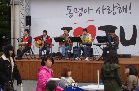 벚꽃 만발 동명대 봄 캠퍼스 야외무대 상설 공연