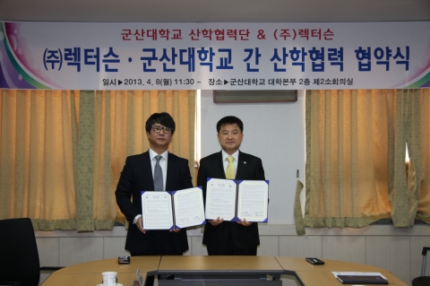 군산대학교는 8일 ㈜렉터슨과 상호발전을 위한 산학협력 협약을 체결했다. 왼쪽부터 ㈜렉터슨 김동률 대표이사, 최윤 산학협력단장.