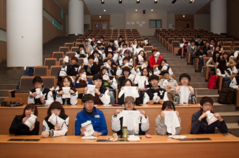 연세대 국제캠퍼스 새내기들과 함께 한 ‘배냇저고리 전달식’