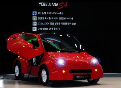 2013 서울모터쇼에서 파워프라자가 세계 최초로 공개한 고속전기차 ‘예쁘자나S4’에 대한 관심이 뜨겁다.