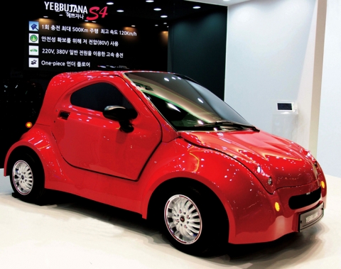 2013 서울모터쇼에서 파워프라자가 세계 최초로 공개한 고속전기차 ‘예쁘자나S4’에 대한 관심이 뜨겁다.