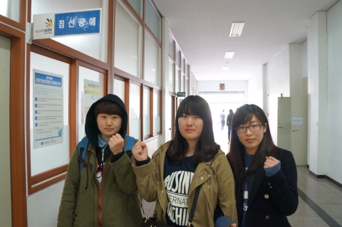 침선공예 분야에 참가한 오인경, 곽다영, 김예은 학생
