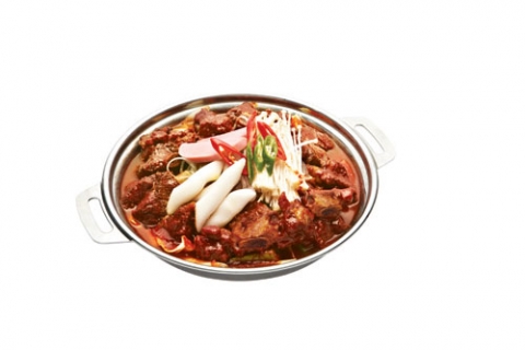 봄철 입맛 돋우는 종로상회 신메뉴 종로매콤갈비찜