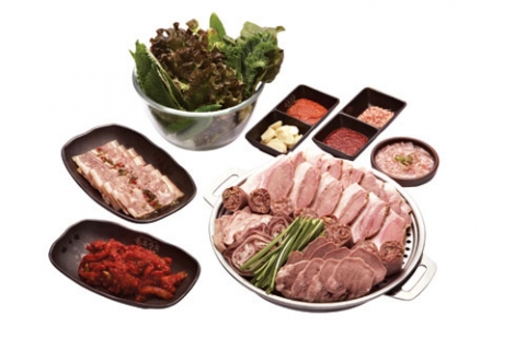 봄철 입맛 돋우는 스태미나 보양식인 종로상회 수육 한 판