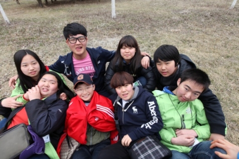 사회복지NGO 함께하는 사랑밭에서 저소득 가정 아이들을 위해 의미 있는 캠프를 열었다.