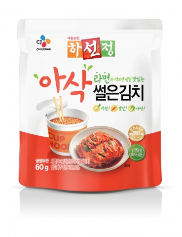 CJ제일제당 김치 브랜드 ‘하선정’이 지난 15일 맛김치 신제품 ‘아삭썰은 김치’를 출시했다.