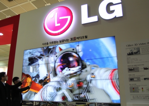 LG전자가 17일부터 3일간 서울 코엑스에서 열리는 ‘2013 코리아 나라장터 엑스포’에 참가해 정부 및 공공?교육기관에 최적화된 다양한 제품군을 전시한다. 사진은 55형 IPS 