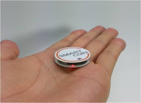 스마트코인은 Bluetooth 4.0 기반 근거리 위치 인지 기술을 통해 스마트폰과 소형 디바이스가 일정 거리 이상(약 30m) 멀어지면 알람을 주는 서비스이다
