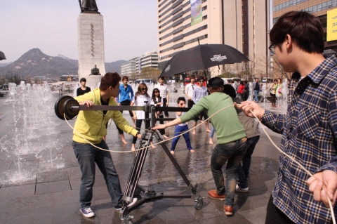 리틀 싸이 젠틀맨 패러디 한예진 재학생들의 촬영 모습(장소-광화문 광장)