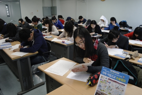 4월 13일 고려대 안암캠퍼스에서 열린 제17회 한국고교논술경시대회 장면.