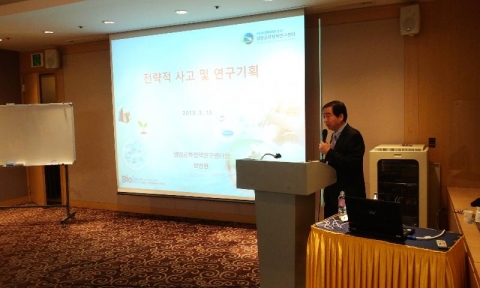 한국보건복지인력개발원은 질병관리정책 수립을 위한 직무교육을 실시했다. 사진은 현병환 센터장의 ‘연구사역량향상과정’ 교육 모습.