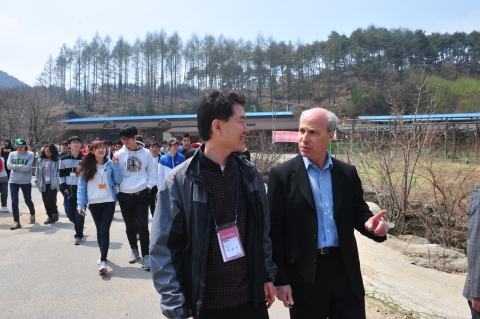 건국대학교 석학교수이자 2006년 노벨 화학상 수상자인 로저 콘버그 교수