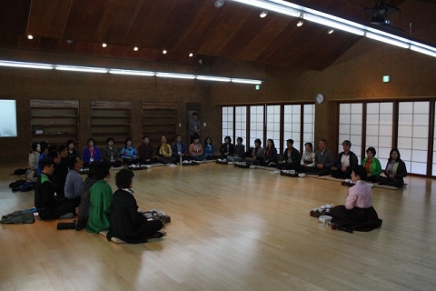 한국보건복지인력개발원은 보건복지직 공무원의 스트레스 예방관리를 위하여 힐링을 위한 스트레스 해소 관리과정을 운영한다.